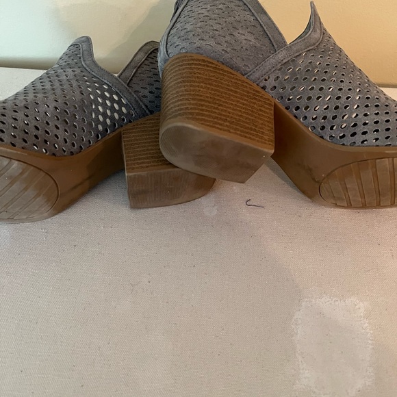 Gray open toed booties - Picture 4 of 7